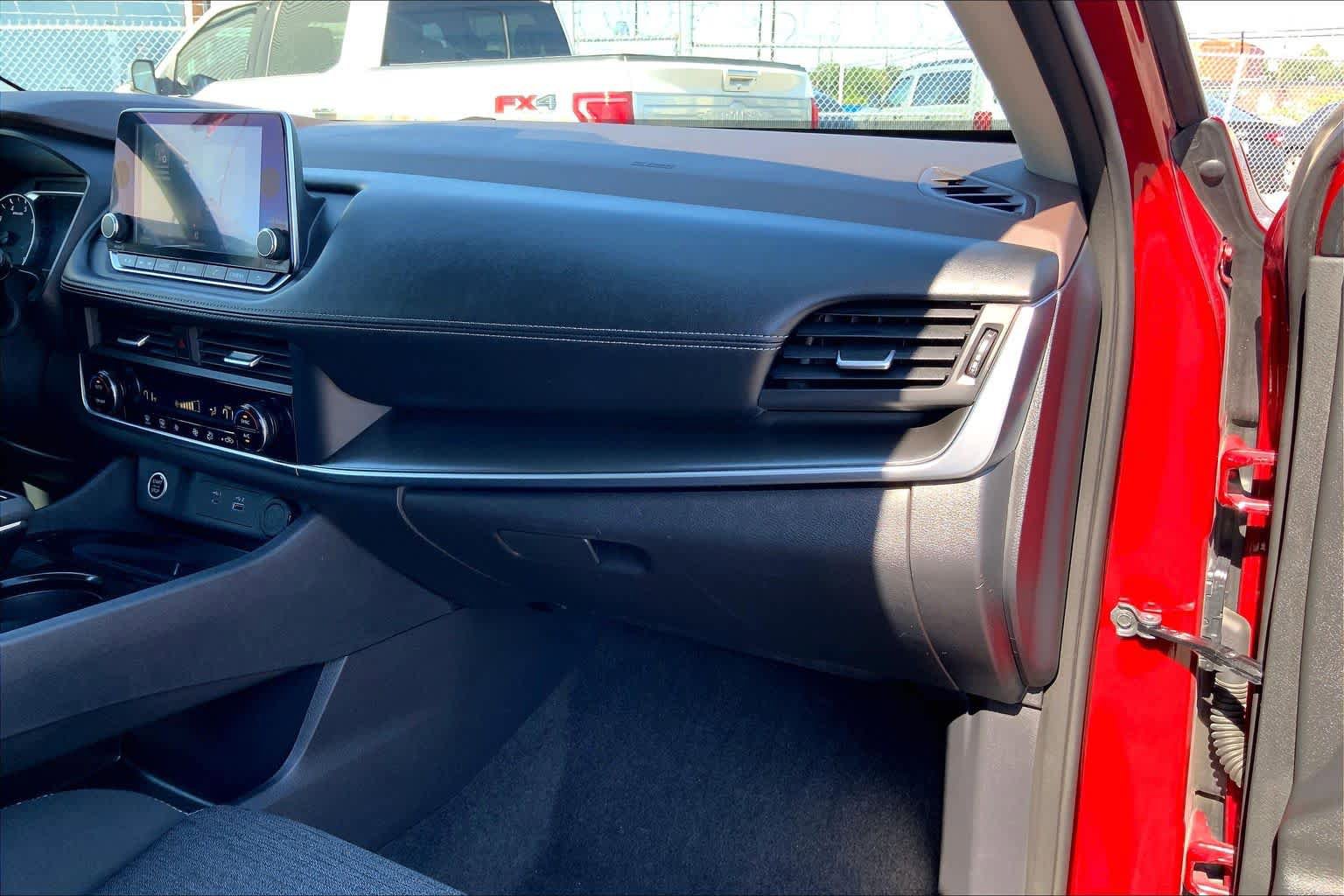 Used 2023 Nissan Rogue SV FWD image 19