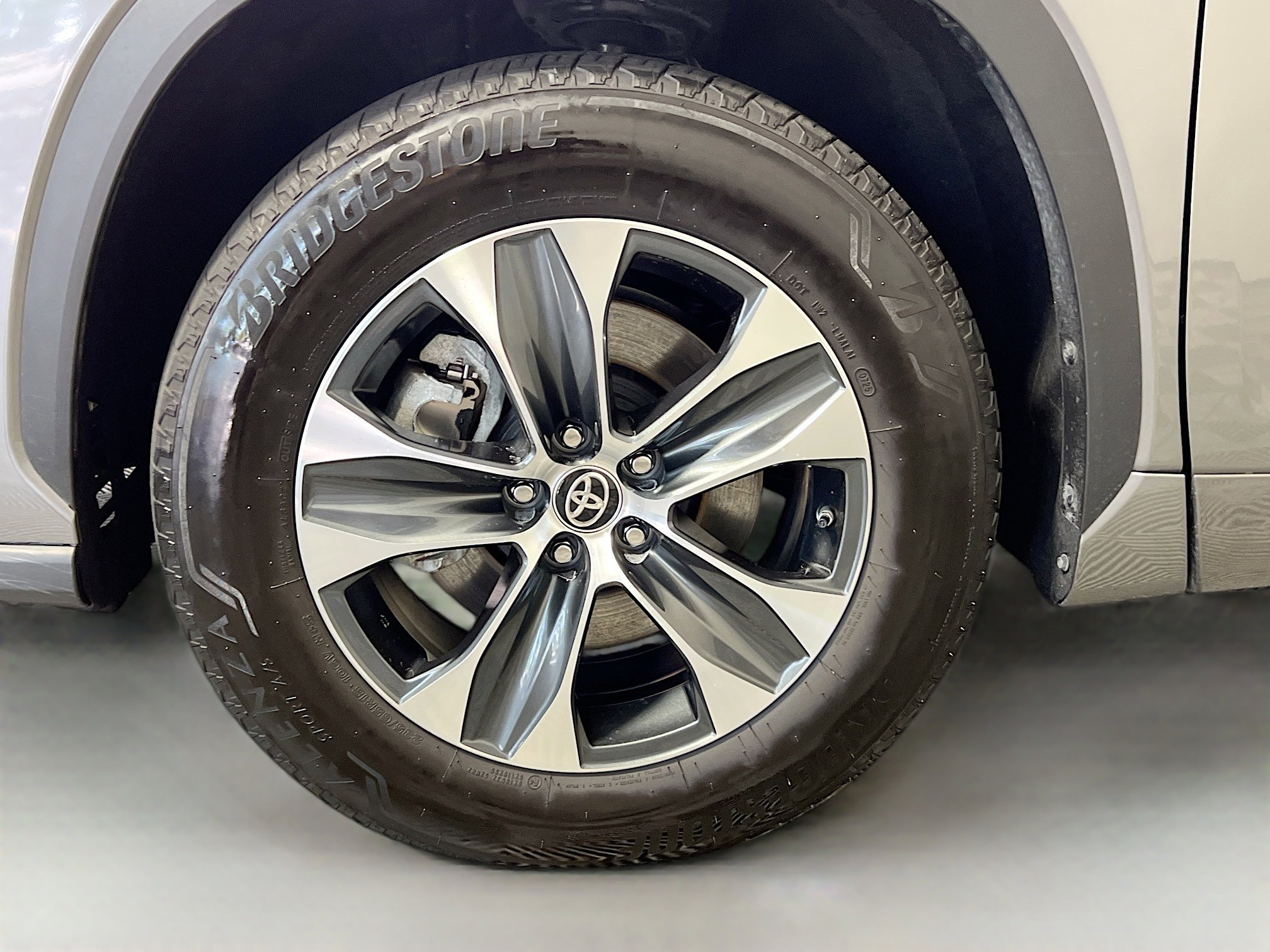 Used 2025 Toyota Highlander XLE image 14