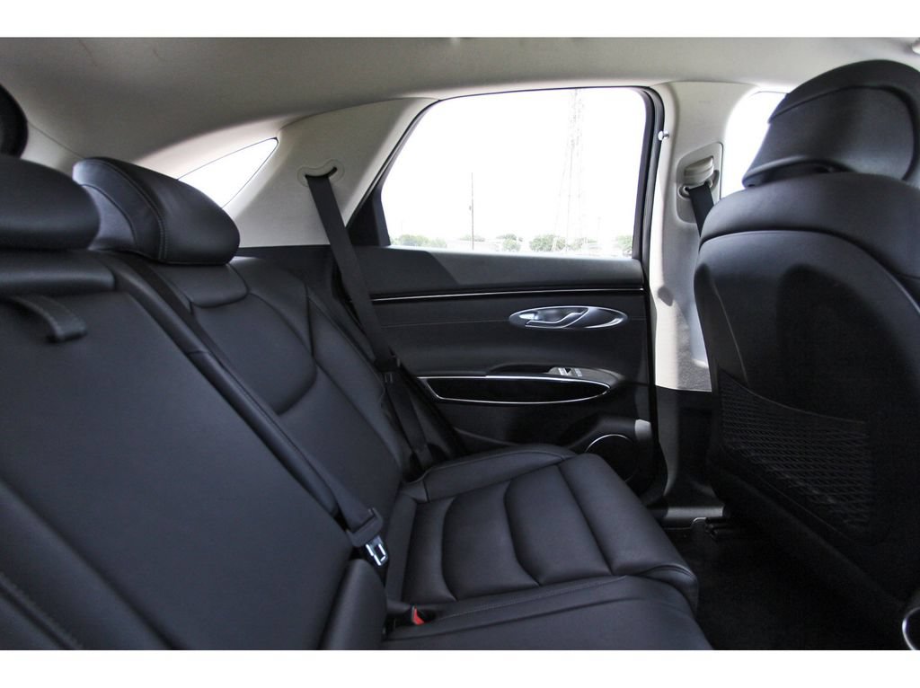 Used 2025 Genesis GV70 2.5T AWD/4WD image 13