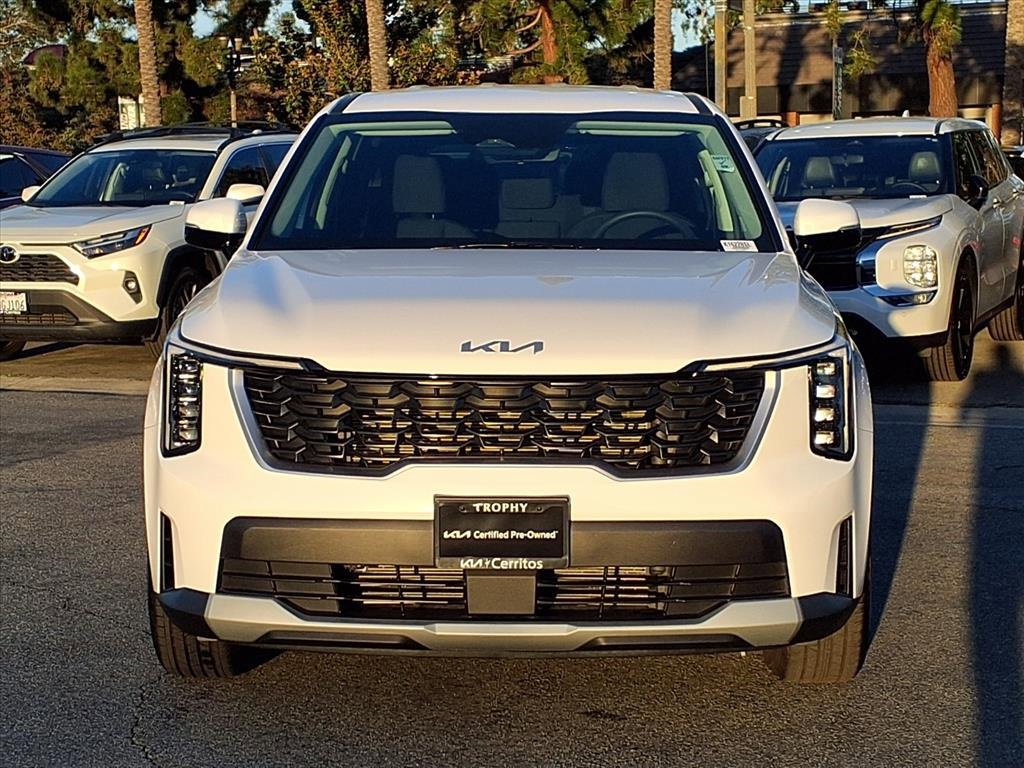 Certified 2025 Kia Sorento LX image 8