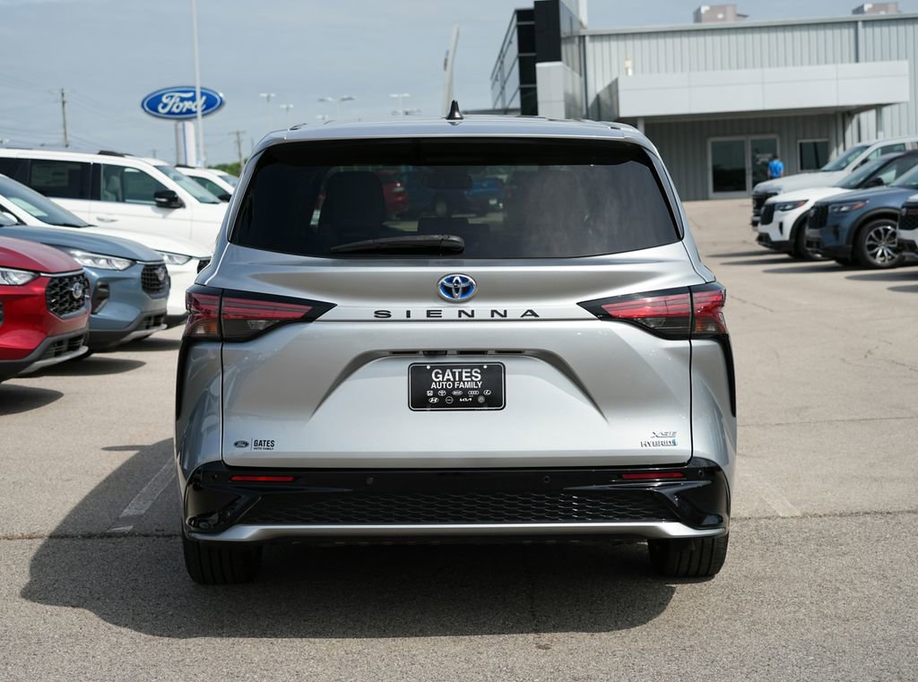 Used 2021 Toyota Sienna XSE FWD image 6