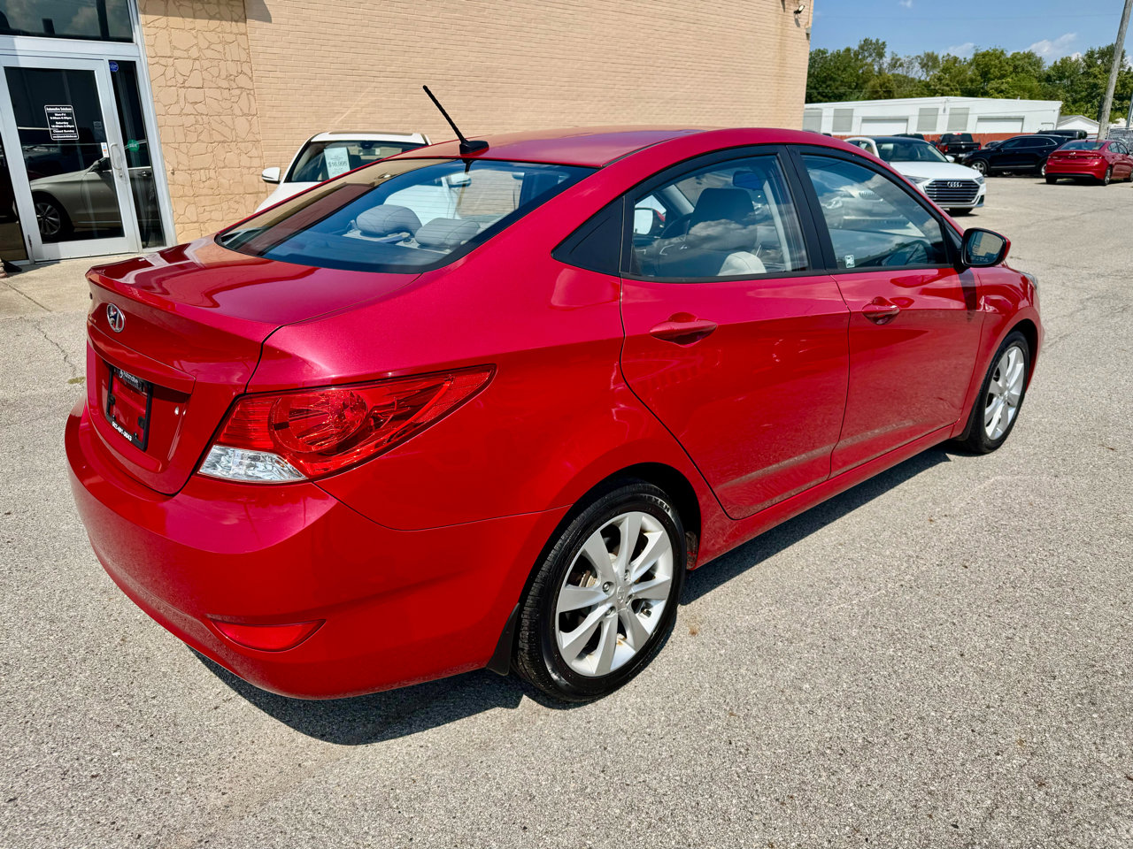 Used 2013 Hyundai Accent GLS w/ Premium Pkg image 5