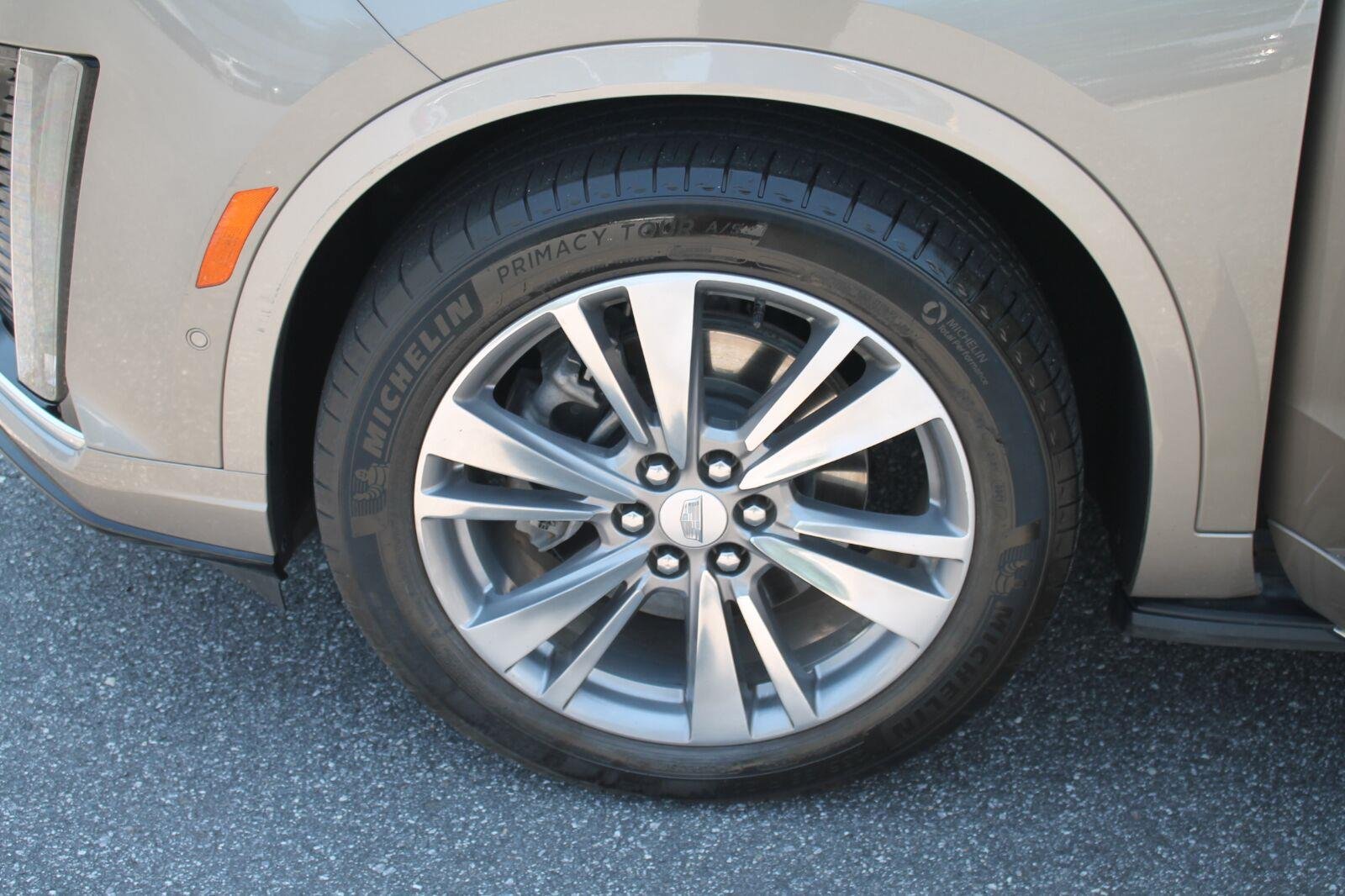 Used 2022 Cadillac XT6 Premium Luxury w/ Technology Package FWD image 36
