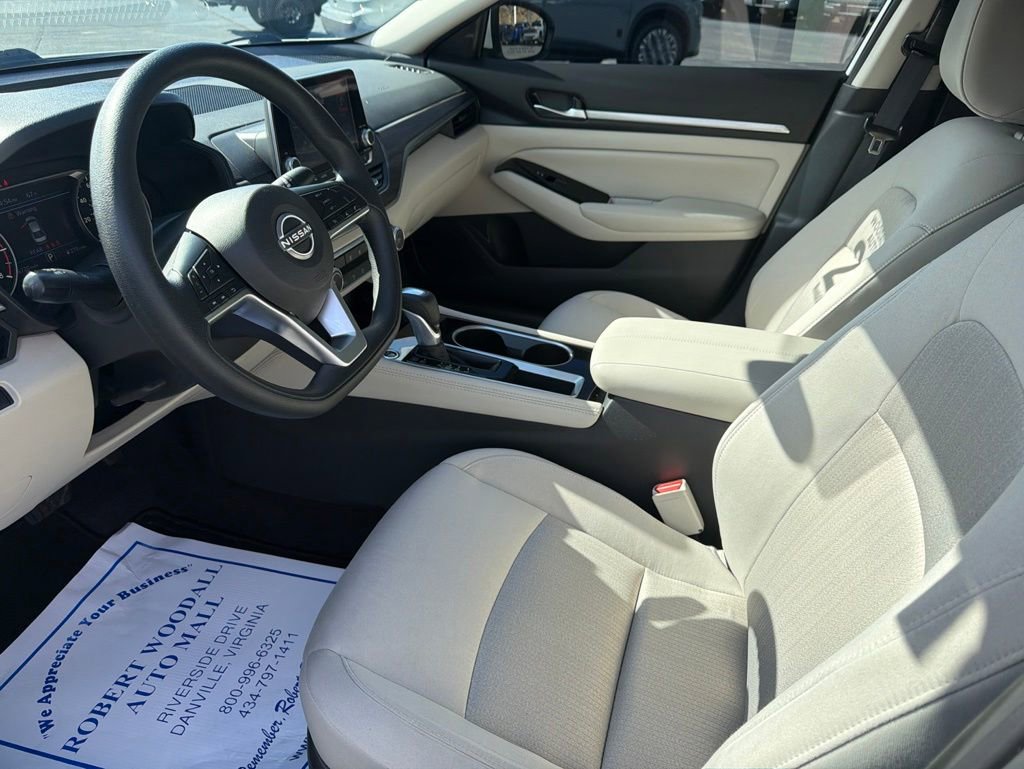 Used 2023 Nissan Altima 2.5 SV FWD image 12