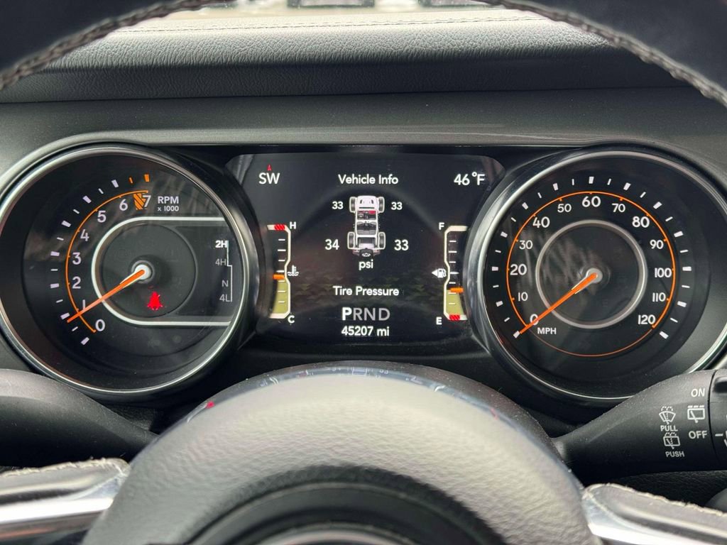 Used 2022 Jeep Wrangler Unlimited Sahara w/ LED Lighting Group AWD/4WD image 23