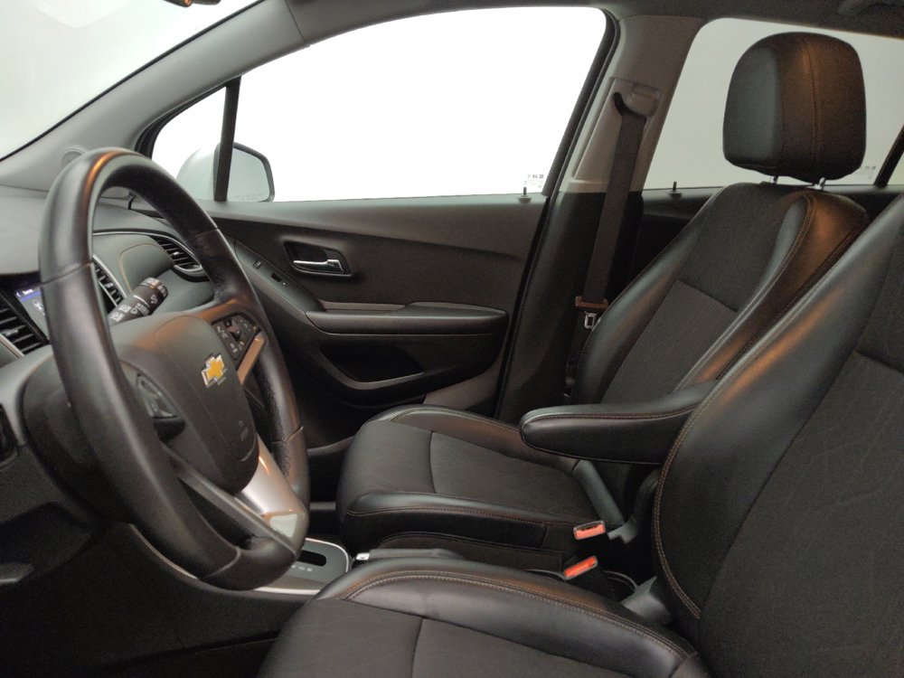 Used 2021 Chevrolet Trax LT w/ LT Convenience Package FWD image 17