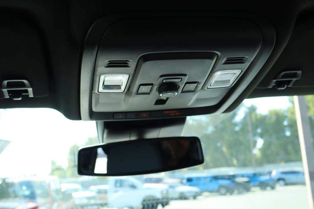 Used 2025 GMC Yukon XL Denali AWD/4WD image 31