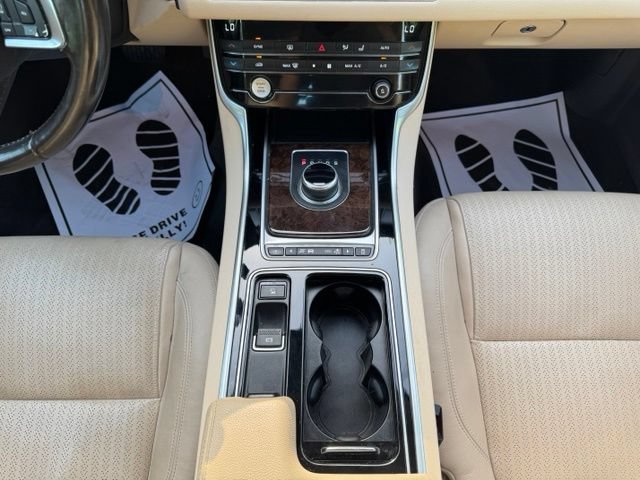 Used 2018 Jaguar XF Prestige AWD/4WD image 27