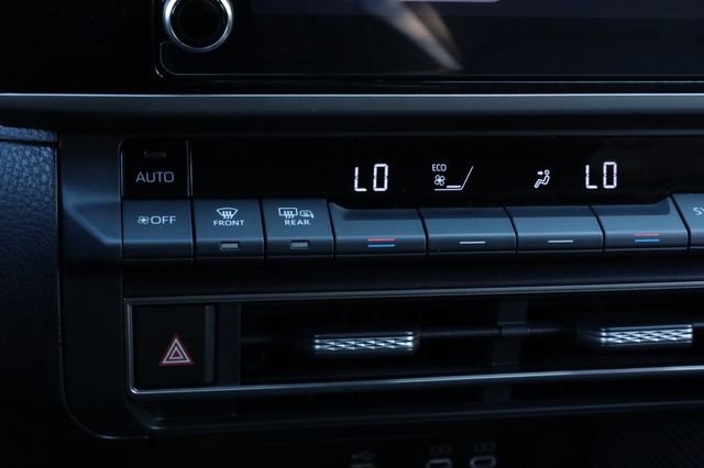 Used 2025 Toyota Camry SE image 26