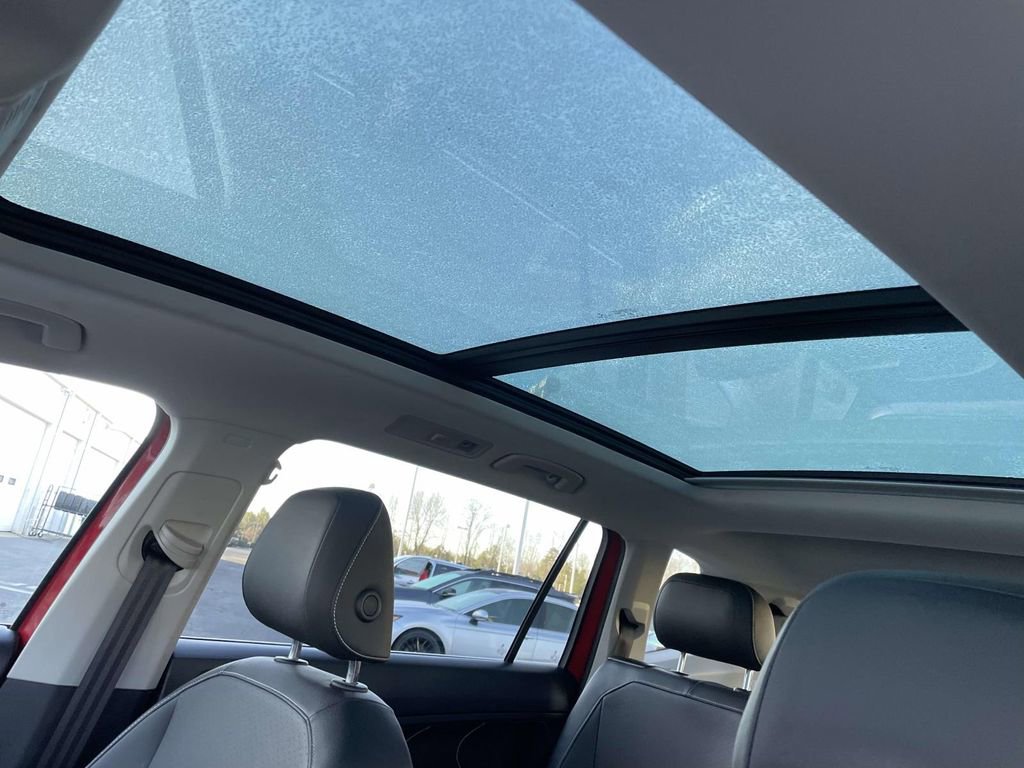 Used 2022 Volkswagen Tiguan SE image 32