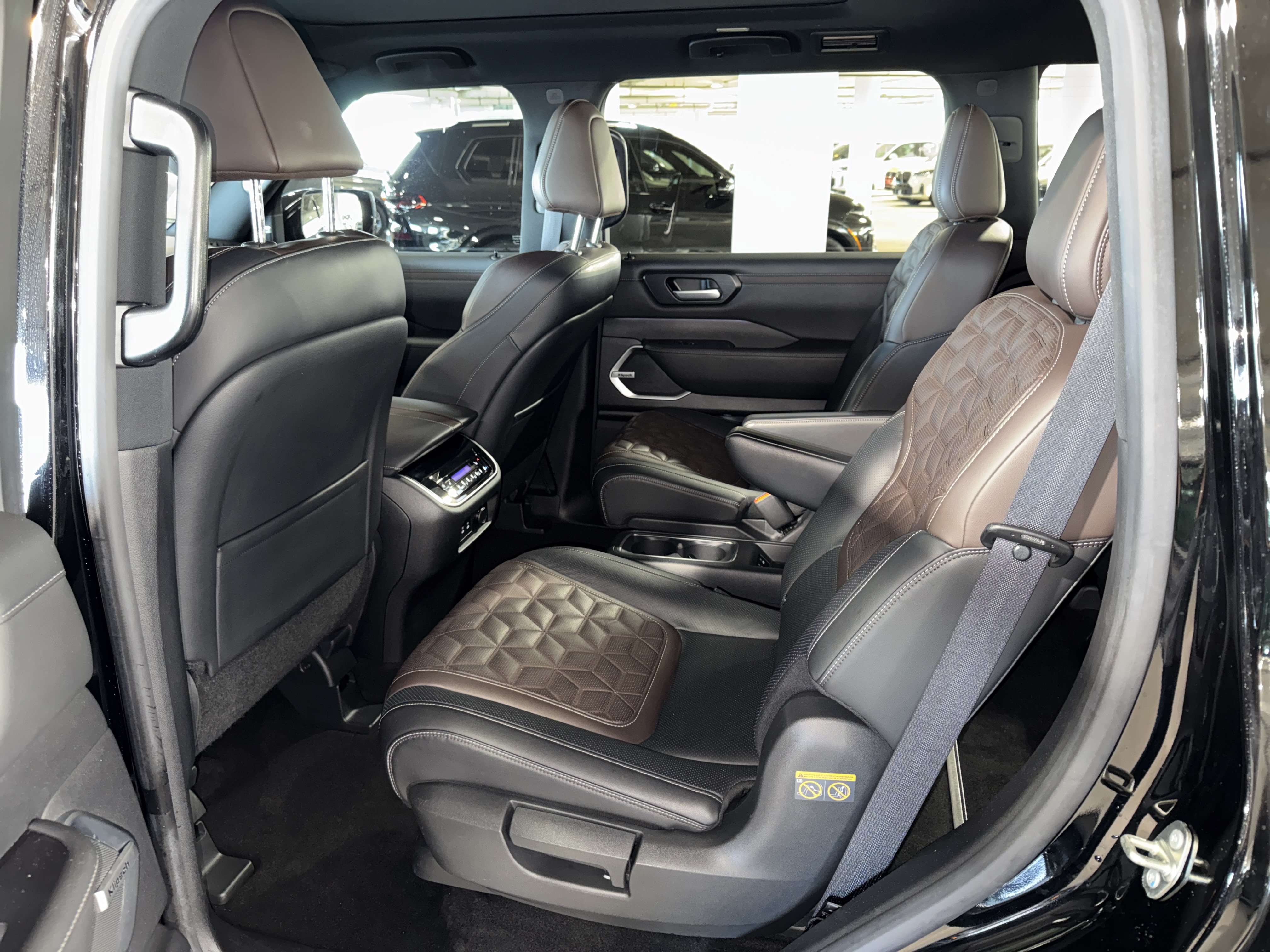 Used 2025 Nissan Armada Platinum Reserve RWD image 15