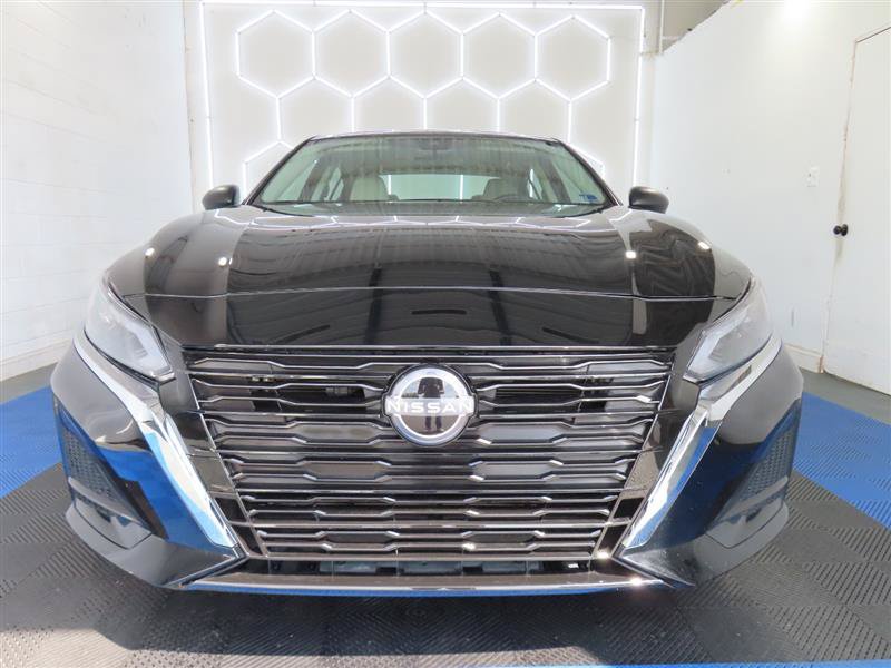 Used 2025 Nissan Altima 2.5 SV FWD image 3