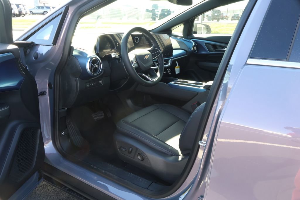 New 2026 Chevrolet Equinox EV LT image 13