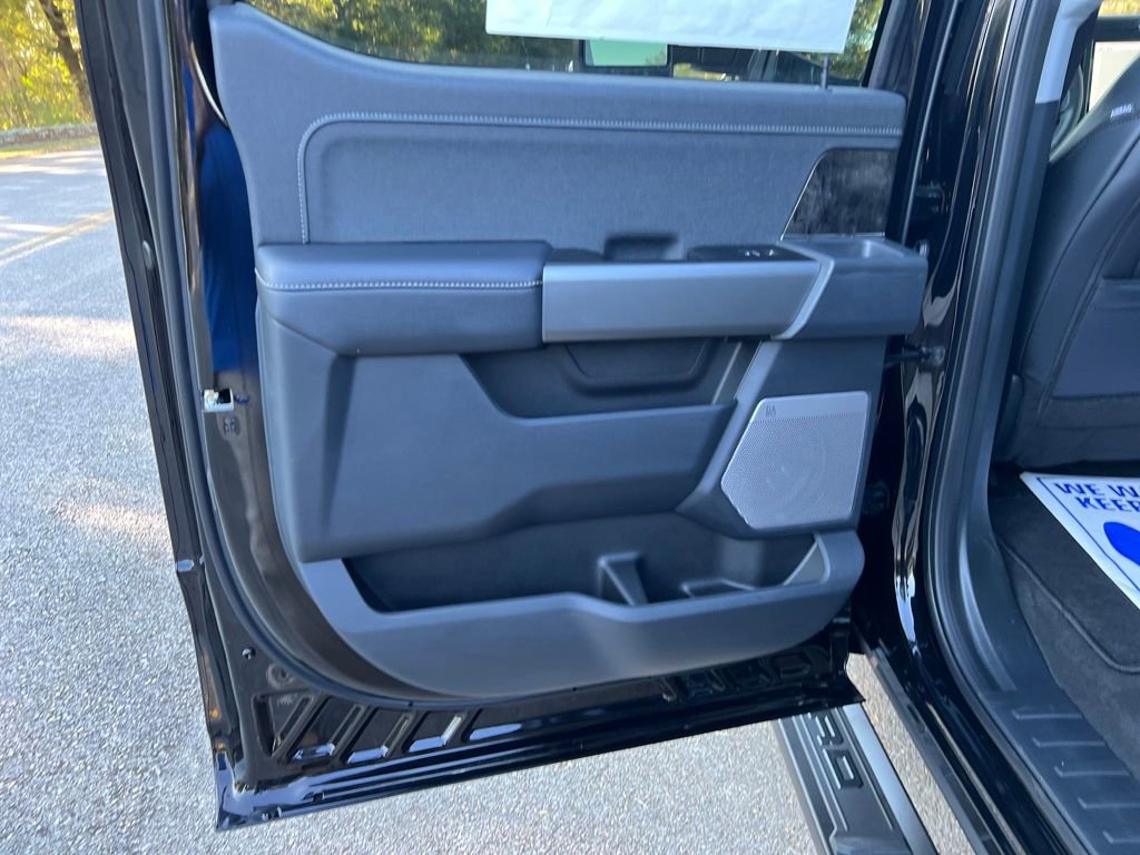 New 2026 Ford F350 Lariat w/ Black Appearance Package image 38
