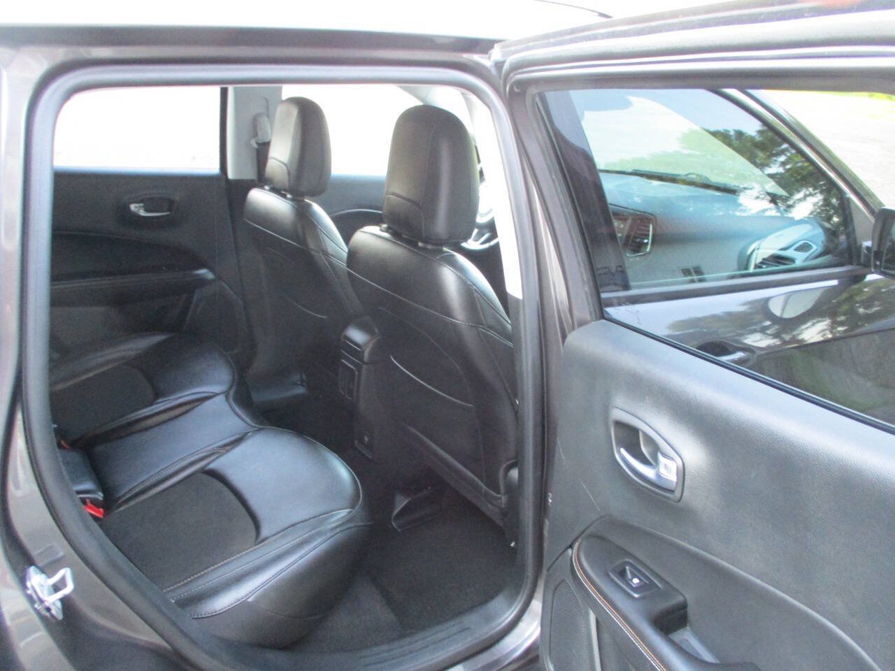 Used 2020 Jeep Compass Latitude w/ Cold Weather Group AWD/4WD image 19