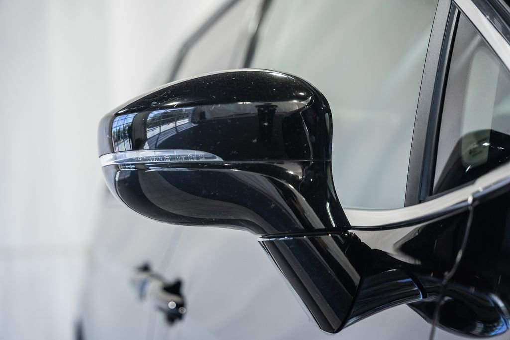 Used 2024 Chrysler Pacifica Touring-L image 18