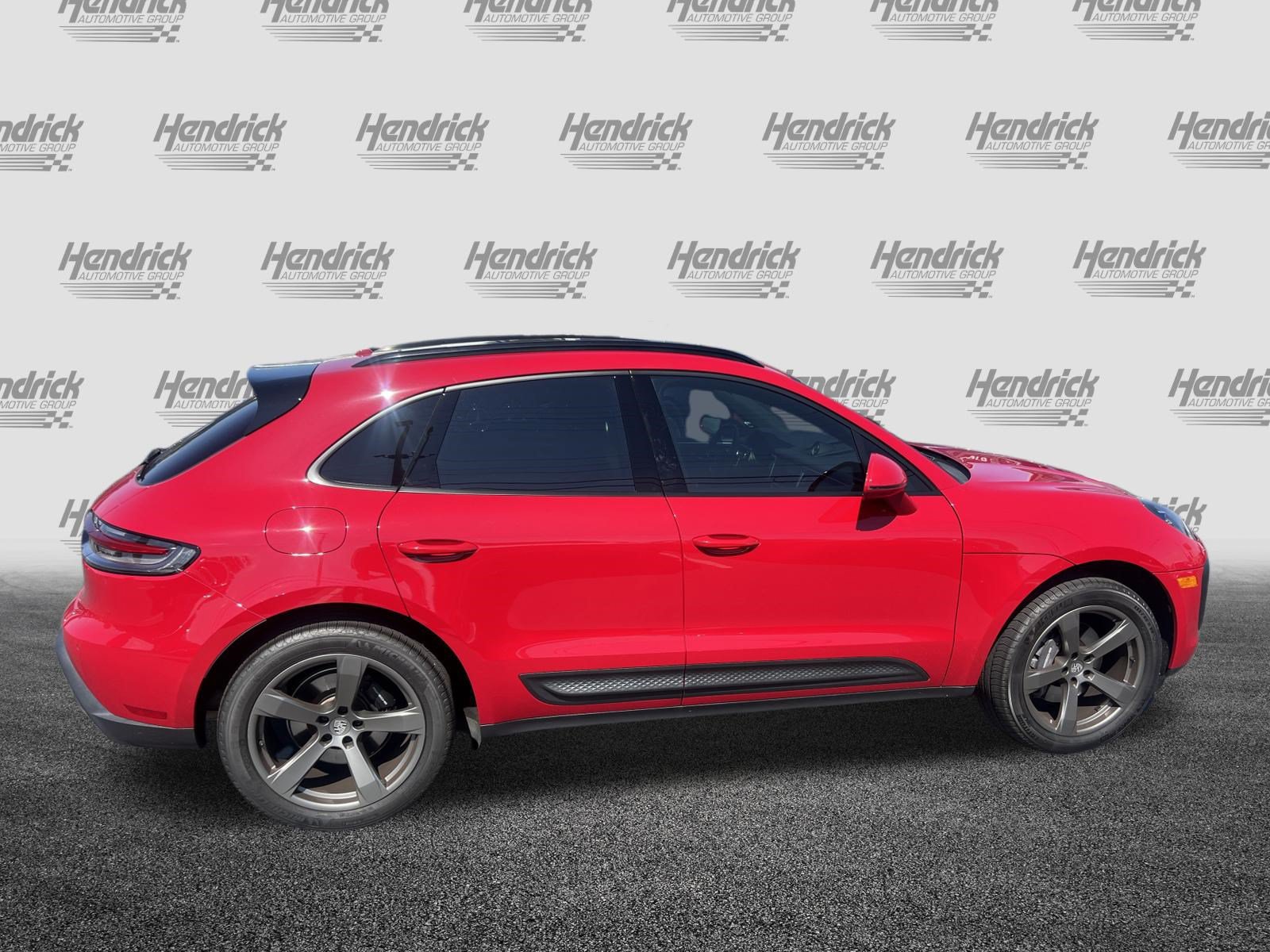 Used 2023 Porsche Macan AWD/4WD image 11