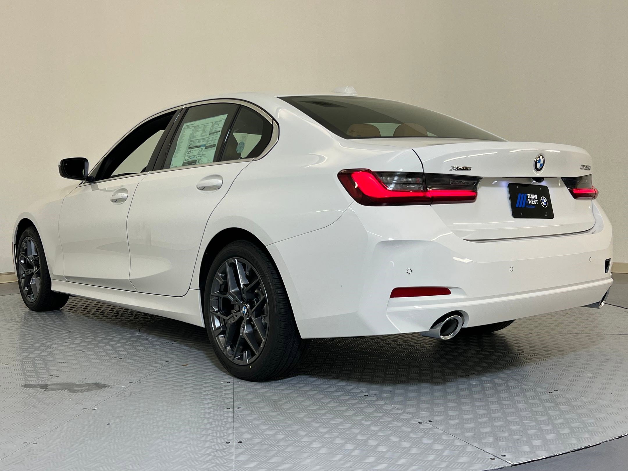 Used 2025 BMW 330i xDrive Sedan w/ Premium Package AWD/4WD image 2