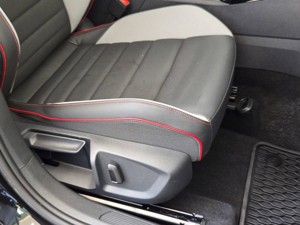 Used 2024 Volkswagen GTI SE FWD image 29