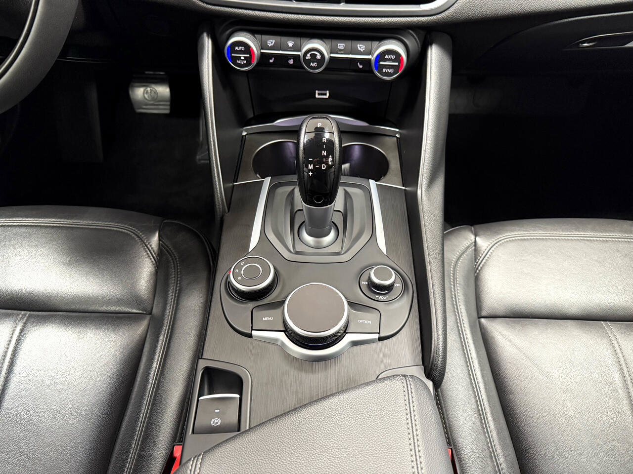 Used 2018 Alfa Romeo Giulia AWD image 21