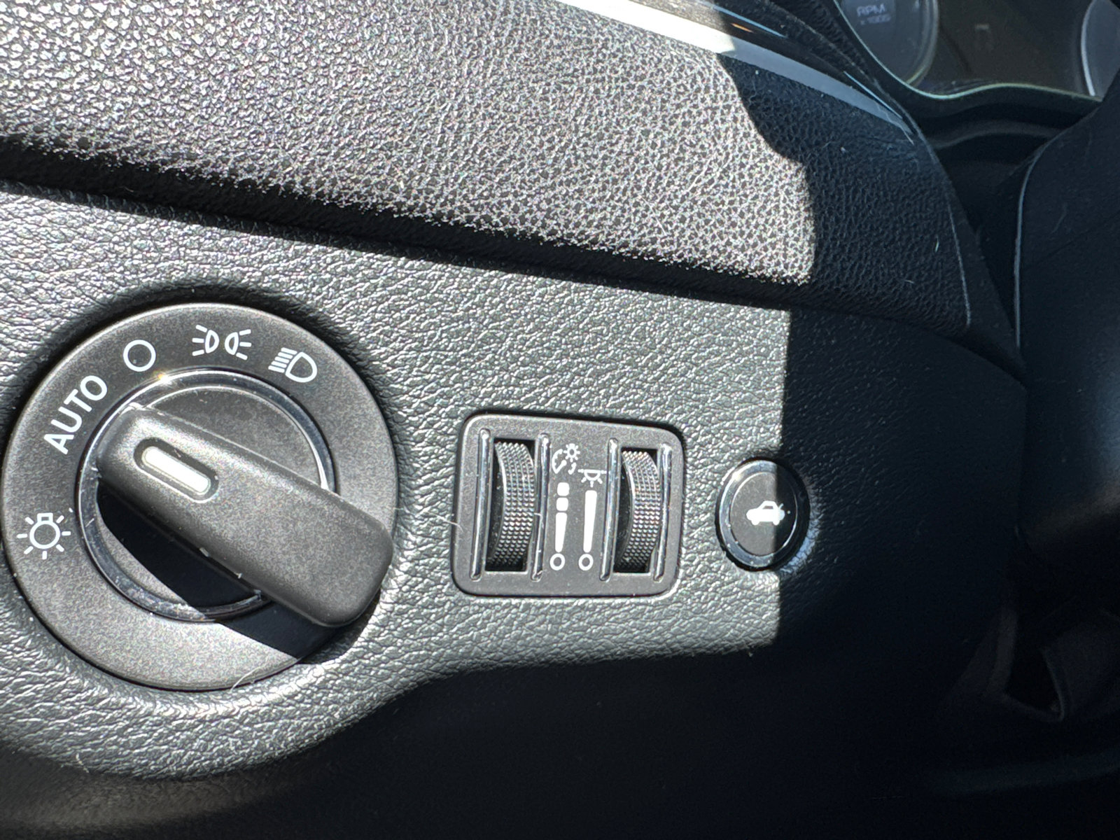 Used 2018 Chrysler 300 Touring L image 34