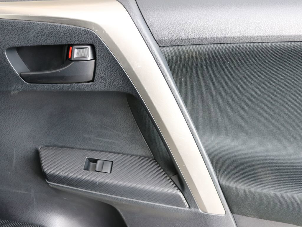 Used 2015 Toyota RAV4 LE AWD/4WD image 27