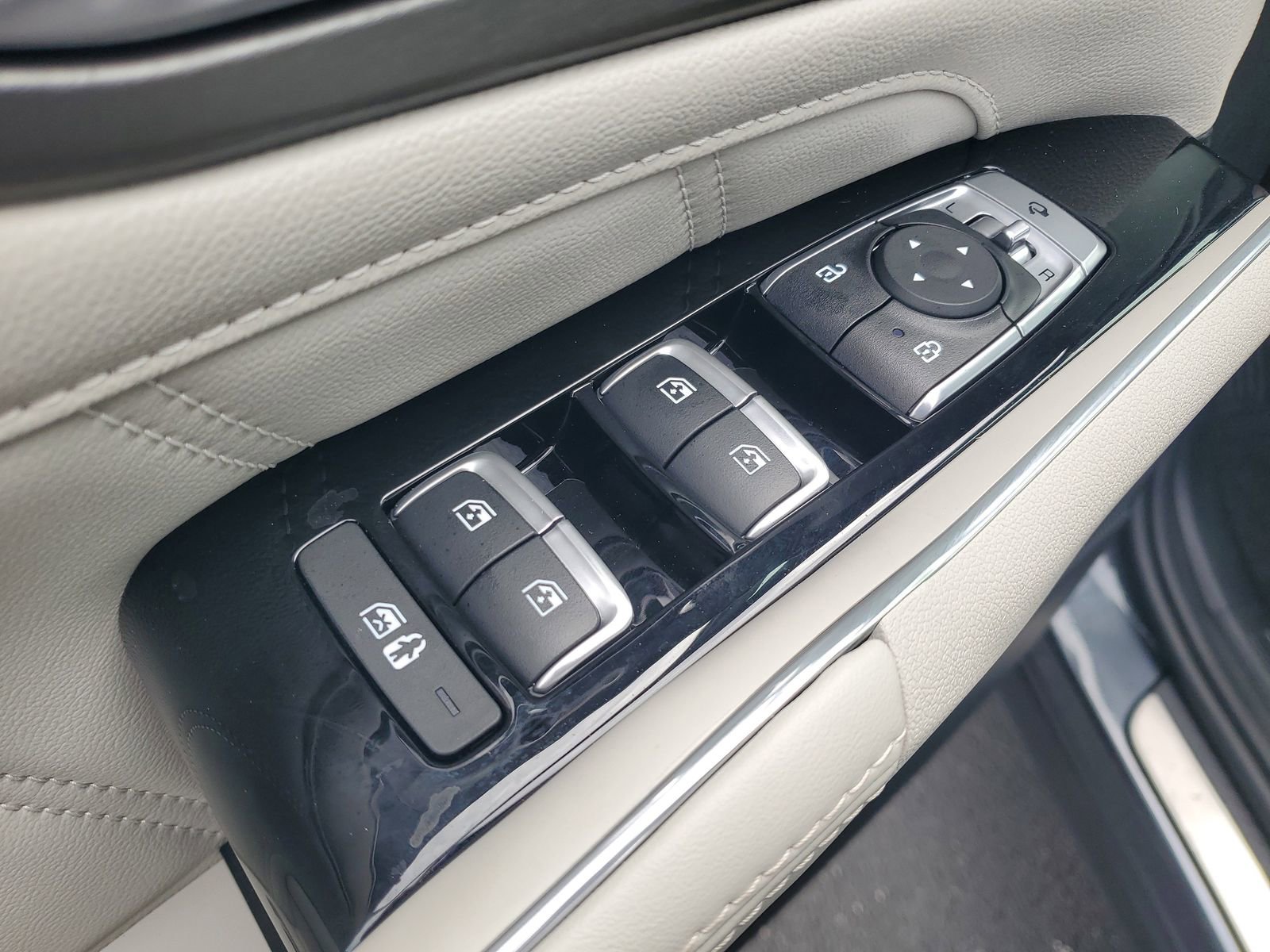 Used 2023 Kia Sorento SX image 16