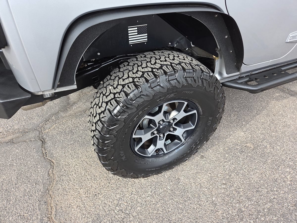 Used 2018 Jeep Wrangler Unlimited Sahara w/ Connectivity Group AWD/4WD image 36