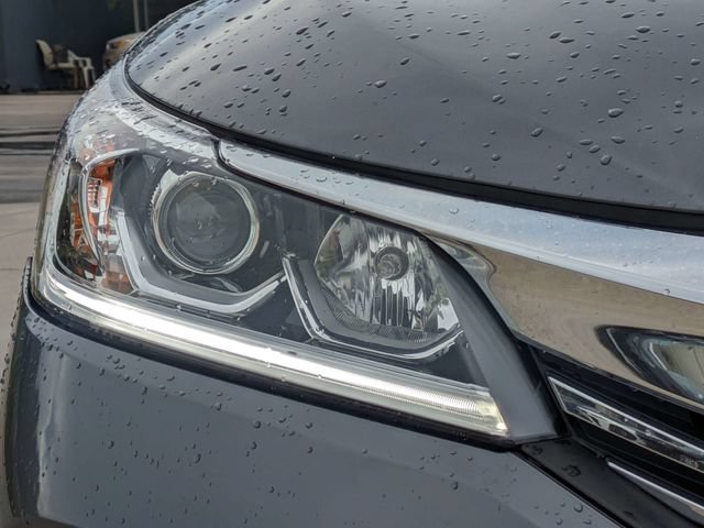 Used 2017 Honda Accord EX image 11