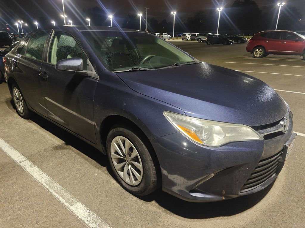 Used 2017 Toyota Camry LE image 3