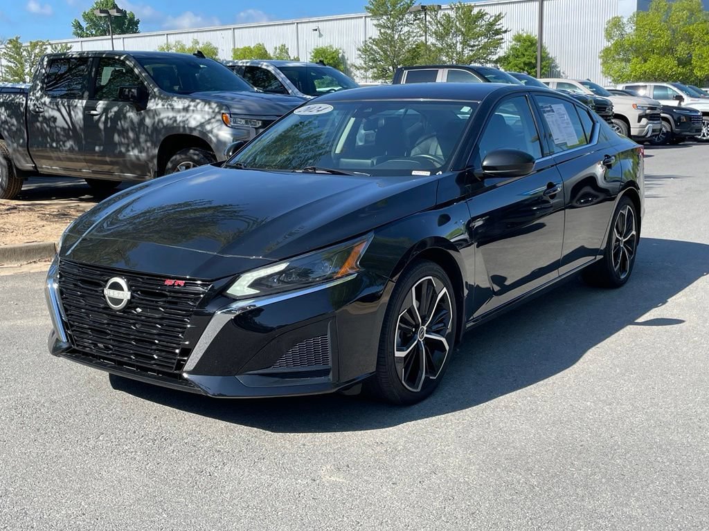 Used 2024 Nissan Altima 2.5 SR FWD image 3