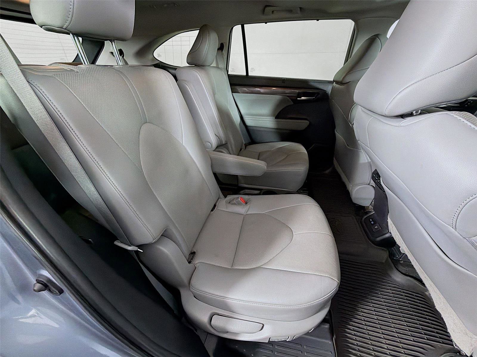 Used 2023 Toyota Highlander Limited image 28