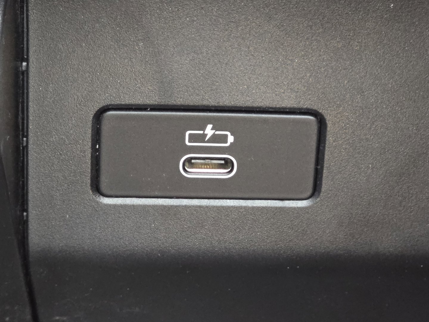 Used 2024 BMW X5 M60i w/ Climate Comfort Package image 19