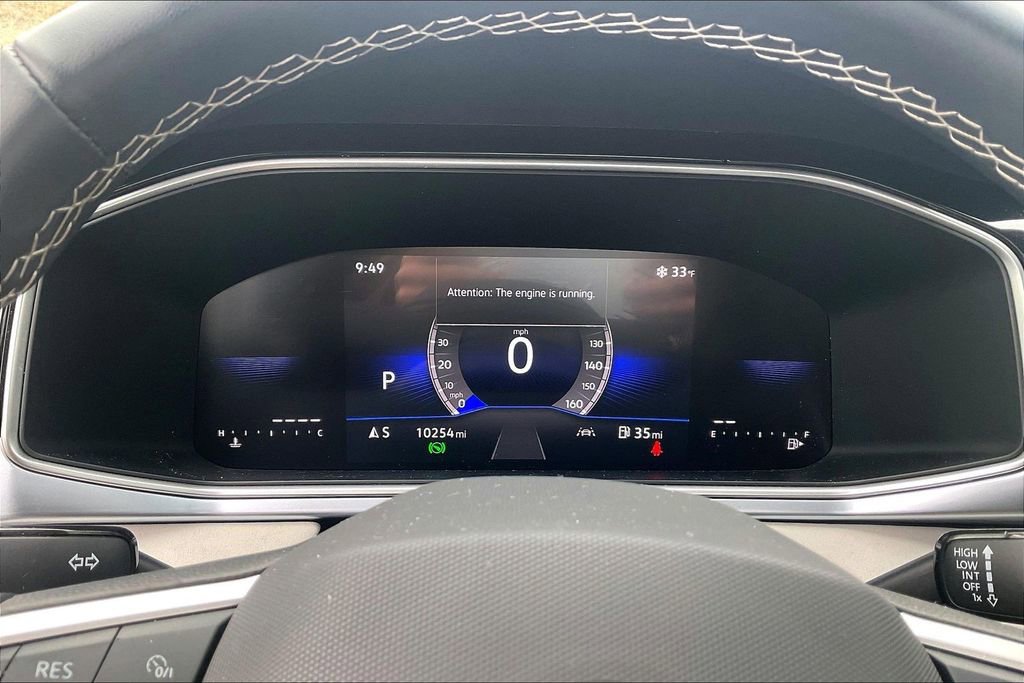 Used 2025 Volkswagen Taos SE image 16