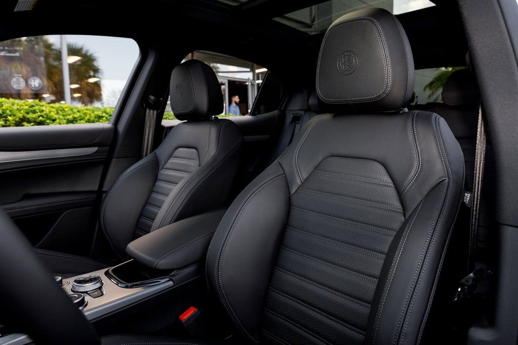 New 2025 Alfa Romeo Stelvio Sprint image 28