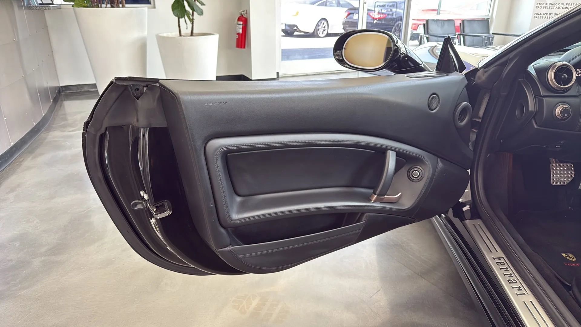 Used 2010 Ferrari California RWD image 5
