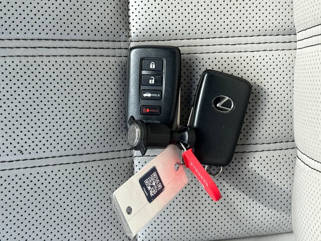 Used 2018 Lexus ES 350 w/ Luxury Package w/Wood Trim image 29