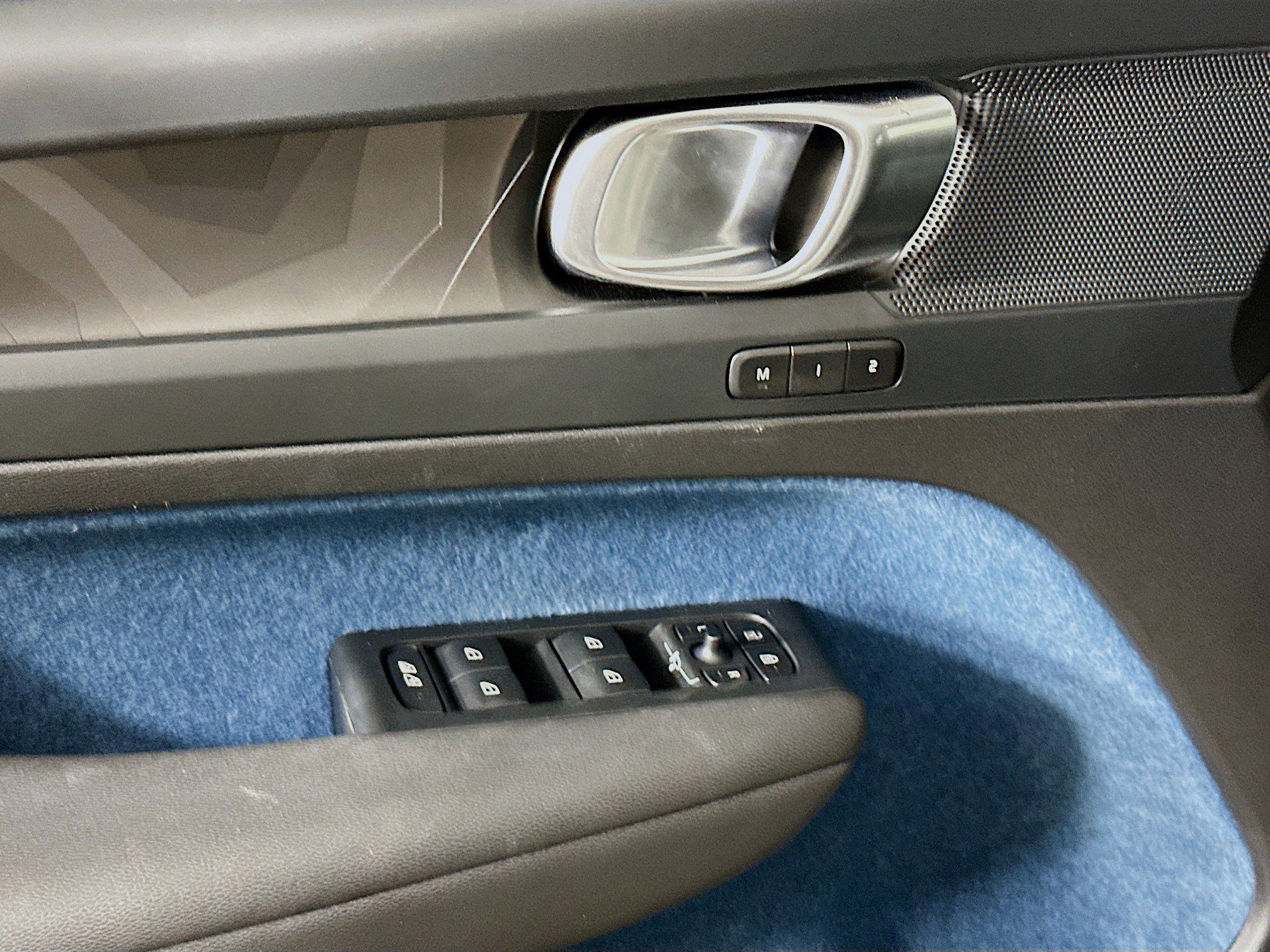 Used 2023 Volvo C40 P8 Recharge Plus w/ Climate Package image 15