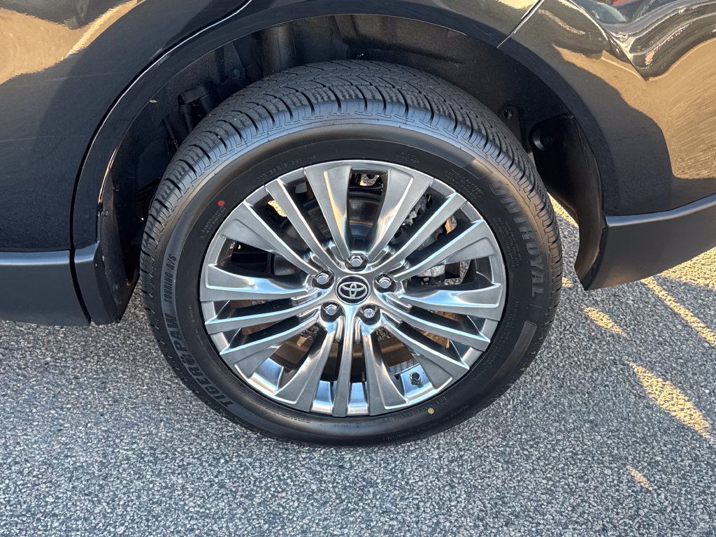 Used 2023 Toyota Venza XLE AWD/4WD image 42