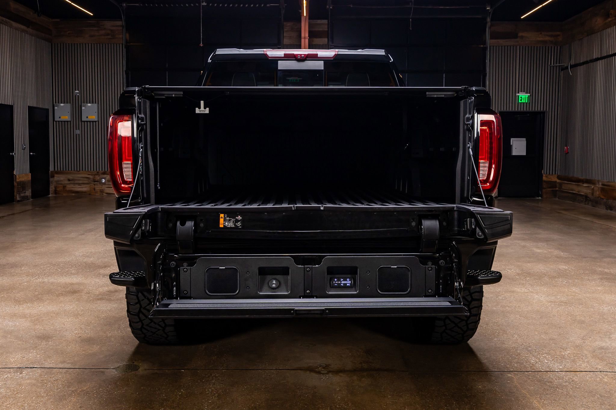 Used 2025 GMC Sierra 1500 Denali Ultimate AWD/4WD image 9