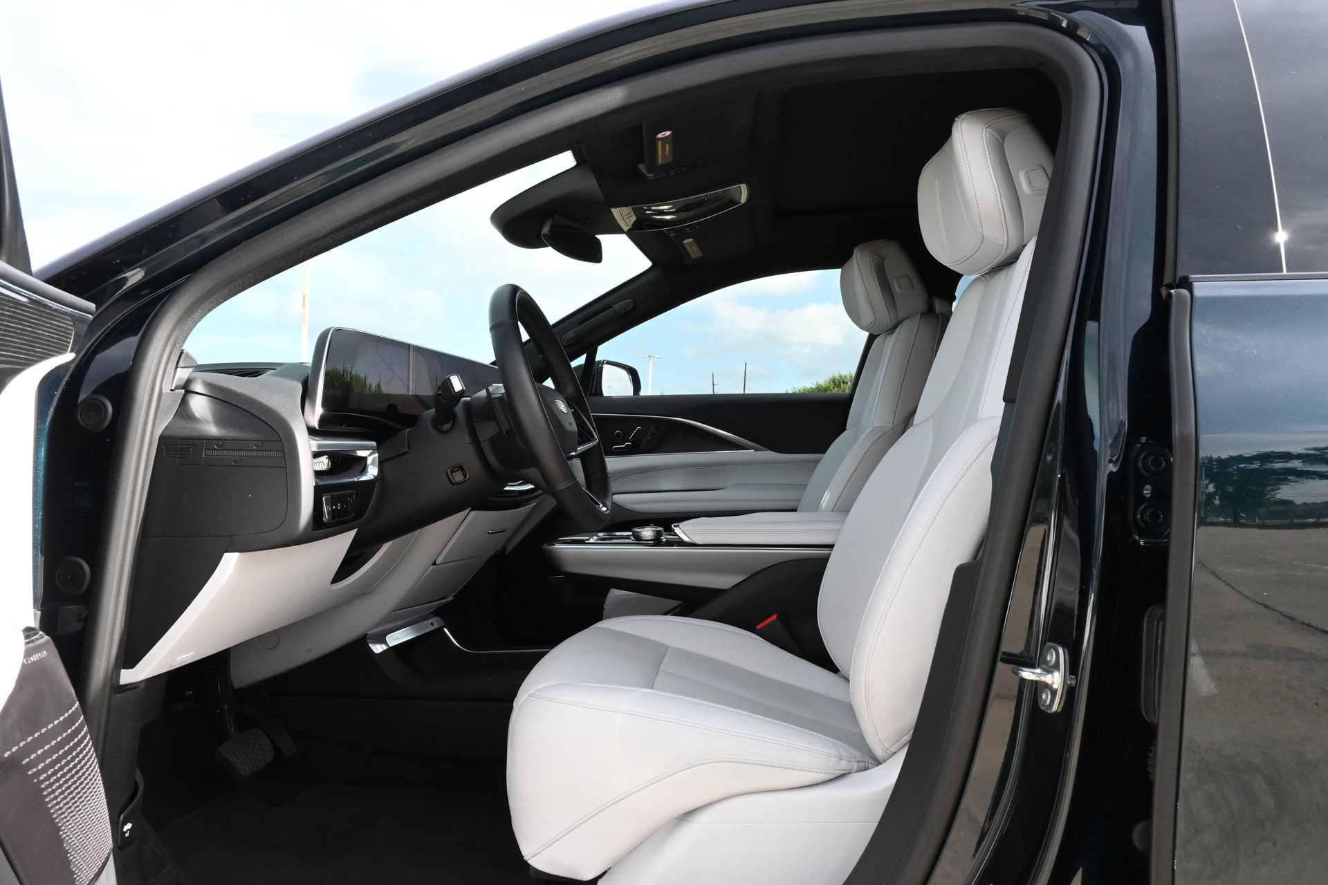 Used 2024 Cadillac Lyriq Luxury RWD image 19