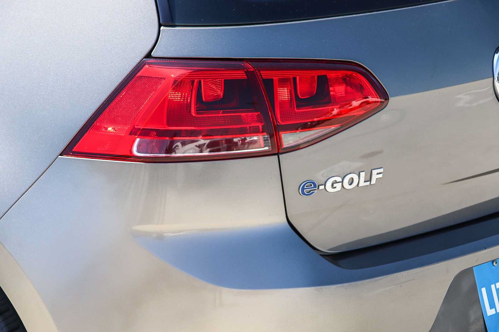 Used 2016 Volkswagen e-Golf SE FWD image 9