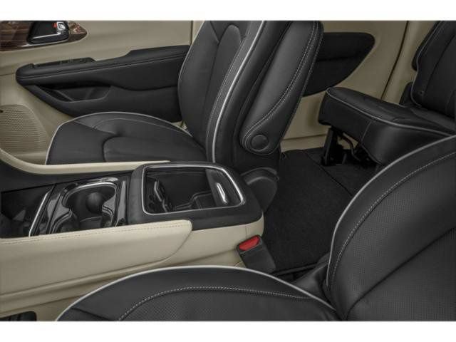 Used 2025 Chrysler Pacifica Limited FWD image 47