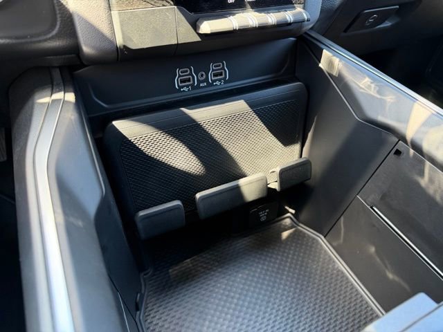 New 2026 RAM 1500 4x4 Crew Cab image 27