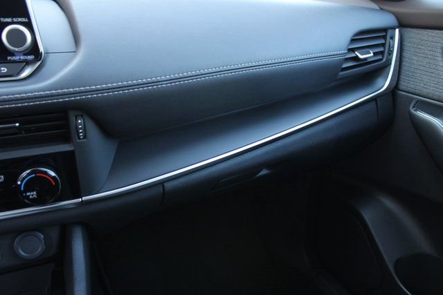 Used 2023 Nissan Rogue S image 28