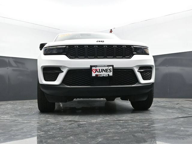 Used 2025 Jeep Grand Cherokee Altitude AWD/4WD image 44