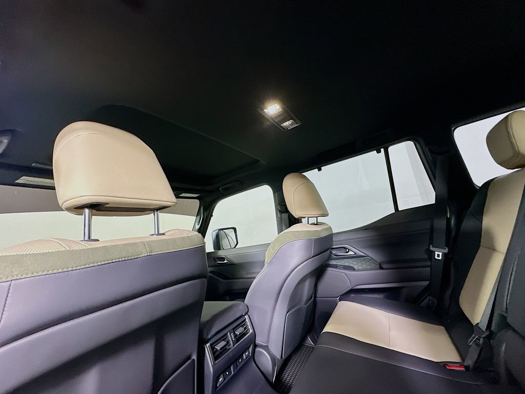 Used 2024 Lexus GX 550 image 13