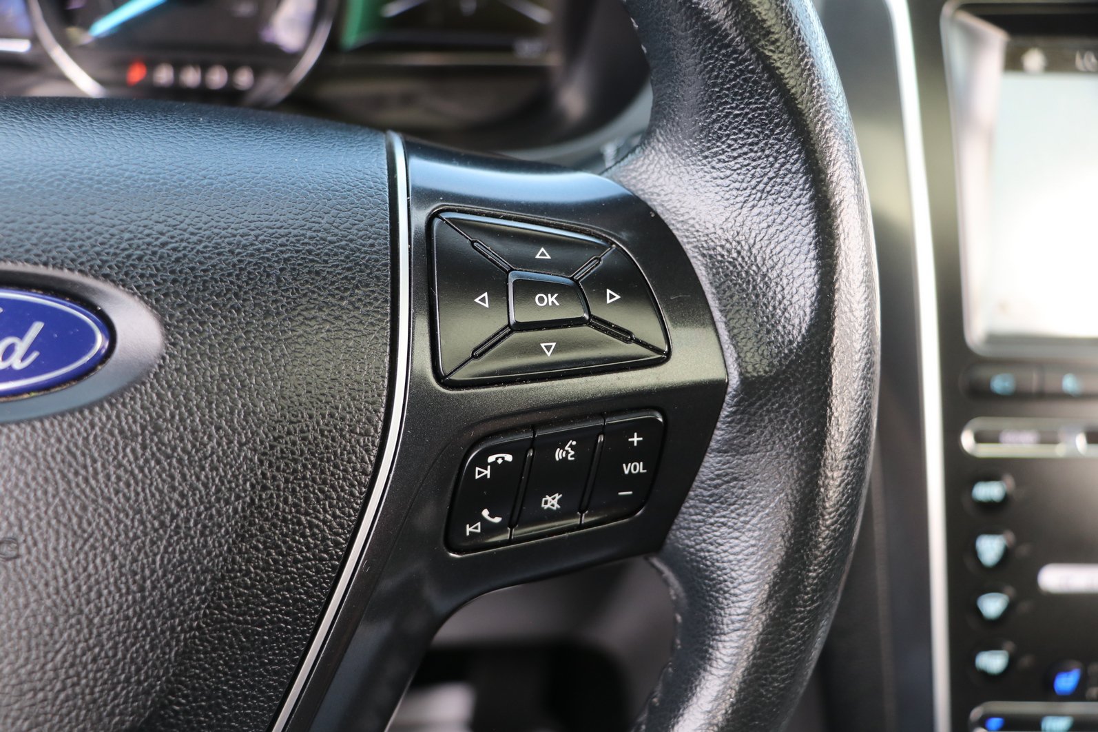 Used 2018 Ford Explorer Limited w/ Equipment Group 301A AWD/4WD image 19