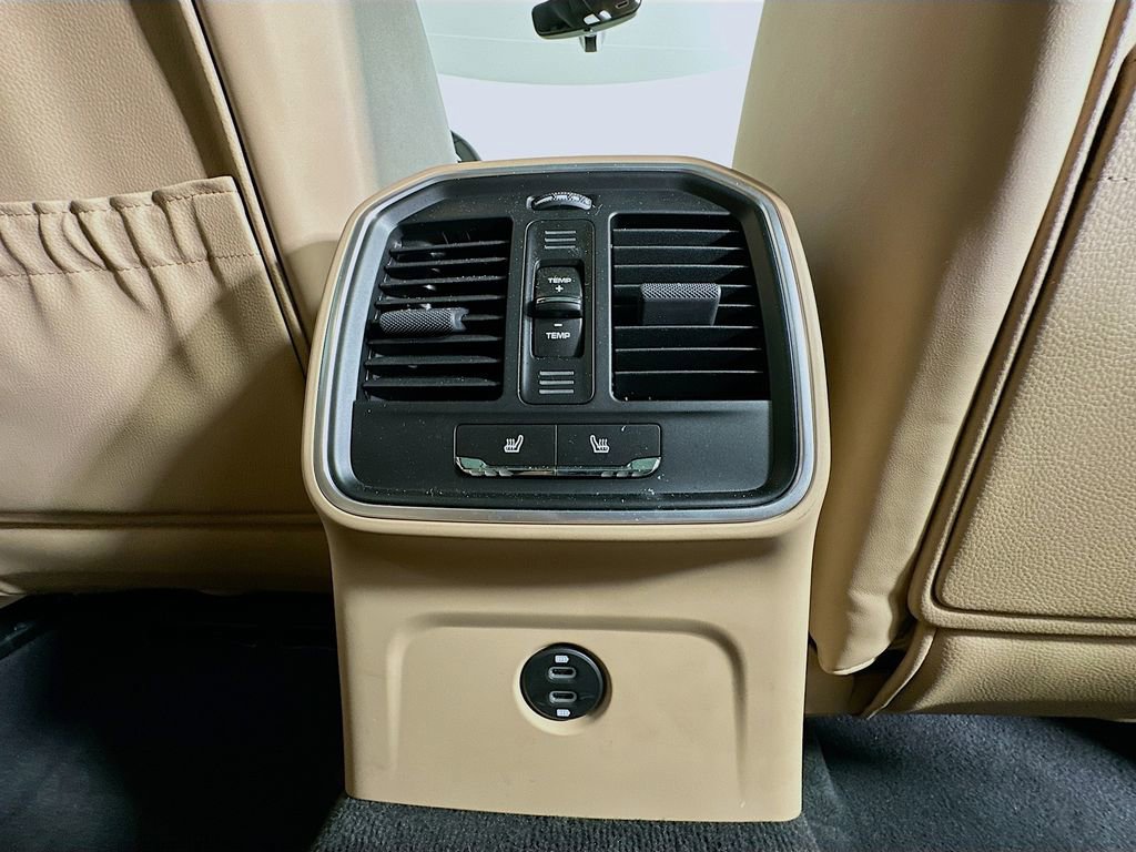 Used 2025 Porsche Macan image 27