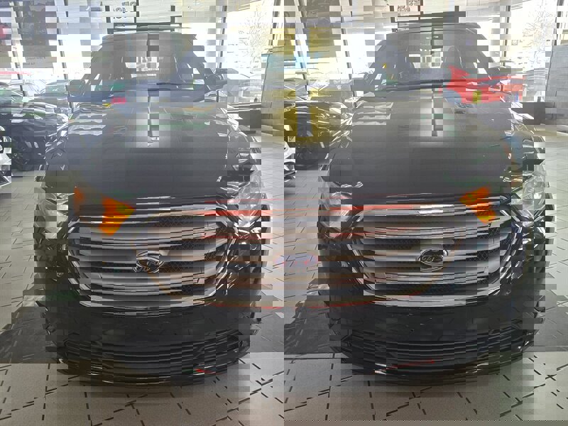 Used 2013 Ford Taurus SEL image 2